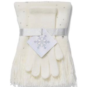 New York and Company Scarf Set